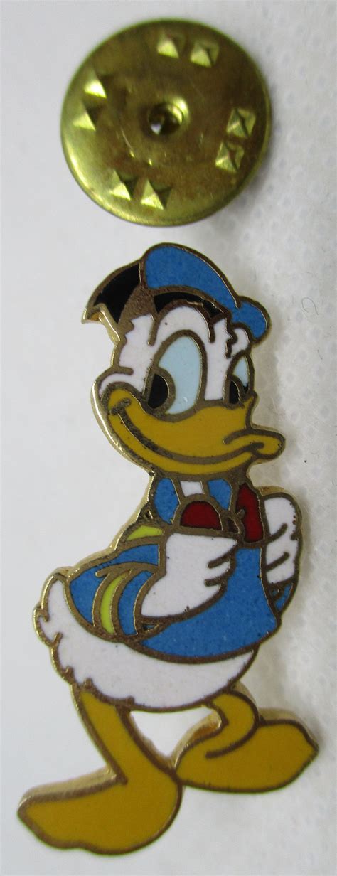 Disney Donald Duck Enamel Gold Tone Metal Tack Pin Signed Disney Made