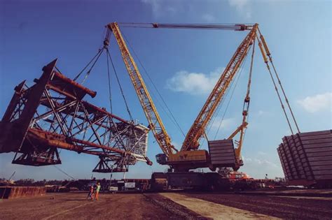 10 Of The Largest Cranes In The World Engineerine