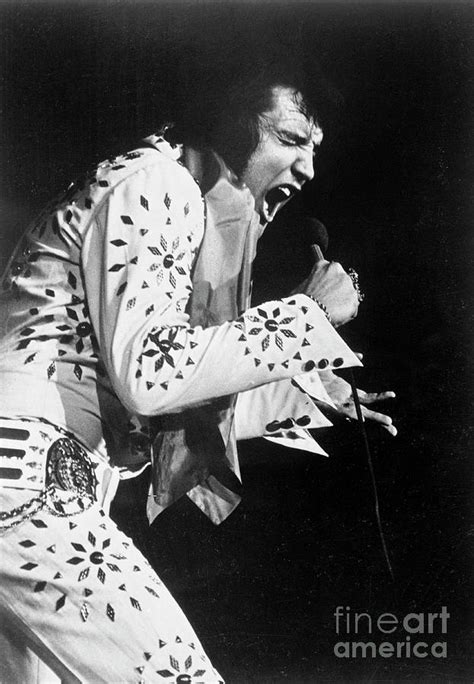 Elvis Presley Singing By Bettmann