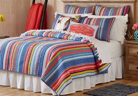 Choose from a variety of collections with duvet covers, pillowcases, and sheets. Pioneer Woman Bedding Now Available - Shop Now!
