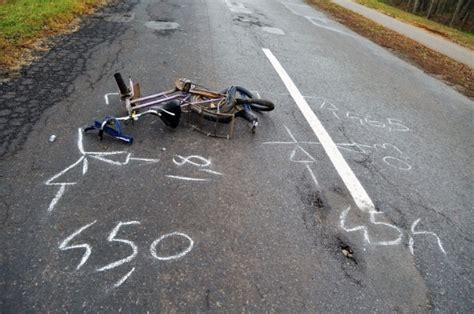 Halálra gázolta a biciklist, a rendőrség nagy erőkkel keresi - Ripost