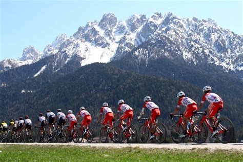 Guests can book this itinerary before june 30, 2021 with fully refundable deposits up until final payment is due. Carrera Tour de los Alpes 2019 - La Guía del Ciclismo