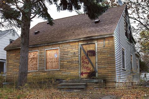 Marshall mathers, known as eminem to millions, resides in a 15,129 square foot mansion in rochester hills, a wealthy suburb of detroit. Eminem's Childhood Home taken on November 11 2013 Digital ...