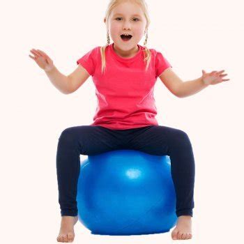 La educación física ayuda a los más pequeños en tener un correcto desarrollo en su crecimiento. Ejercicios de psicomotricidad con pelotas y música para niños