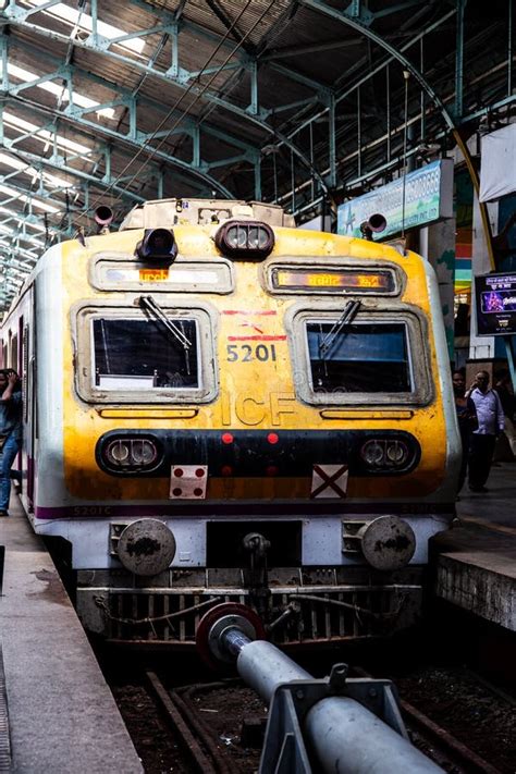 Mumbai India 29 November 2019 Indian Train Arriving Or Departing