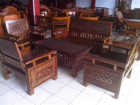 Kursi tamu minimalis, sofa tamu mewah ketika kita masuk rumah, ruangan pertama yang kita jumpai pastilah ruang tamu, yang pastinya di lengkapi dengan beberapa perabotan semacam kursi tamu jati atau sofa tamu jepara. Model Mebel Kursi Tamu Minimalis Terbaru Jepara | SARANA ...