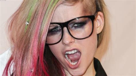 Conspiracy Theory Avril Lavigne Has Been Replaced By A Doppelganger