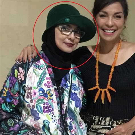 Film pertama rhoma irama yang dirilis pada tahun 1976 berjudul oma irama penasaran. 7 Artis Cantik Ini Pernah Main Film Jadul Bareng Rhoma ...