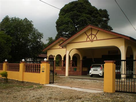 rumah teres setingkat untuk disewa ▶penyewa muslim sahaja▶4bilik & 2bilik air▶2 lot parking ▶motosikal parking▶ada ruang parking di tepi rumah. HOMESTAY FOR MUSLIM: C' Puteh Muslim Homestay