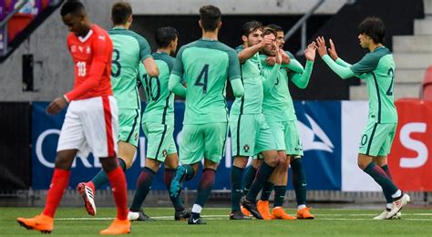 Um dos jogadores está com sintomas da doença e é constantemente. Seleção sub-21 em vantagem no acesso ao Europeu