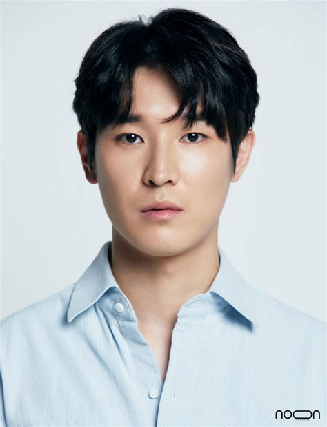 Ji Hyun Woo تقرير عن الممثل بطل مسلسل رجل الملكة ان هيون ومسلسل الف