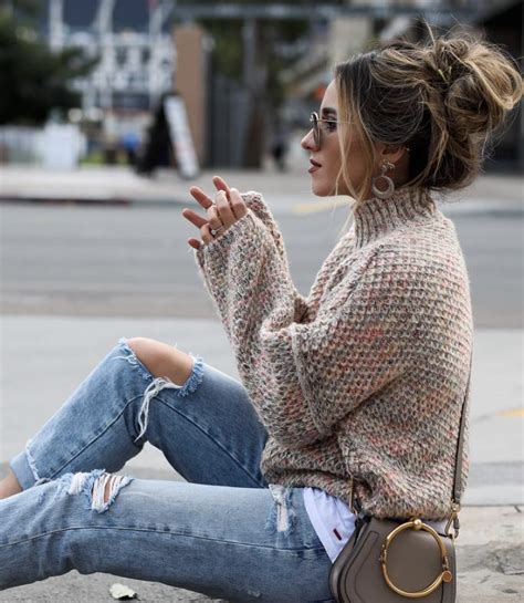 Style your hair in loose curls. Tips for a messier hair-bun. - Hunt for Styles | Messy bun ...