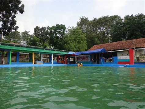 Sebuah kolam renang idealnya memiliki ukuran minimal sekitar 3 m x 7 m, dengan pertimbangan akan diperlukannya kenyamanan gerak saat anda berenang. Wisata Mata Air Sodong Klapanunggal Sekarang Punya Kolam ...