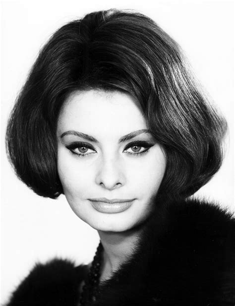 Her own story, 1980 — sophia / romilda villani. Sofia Loren | Sophia loren, Celebridades, Cuerpo humano mujer