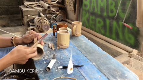 Bambu merupakan bahan material yang sangat mudah diolah dan dikreasikan menjadi kerajinan tangan yang unik menarik dan berbeda karena sifatnya yang lentur dan kuat. Cara Membuat Sendiri Cangkir dari Bambu - YouTube