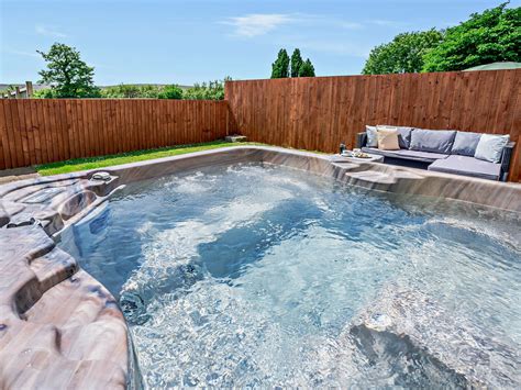 Crickton Farm Cottage | Crickton Farm Cottage in Gower