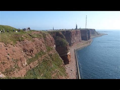 Helgoland, auch deät lun genannt, was helgoländer friesisch ist und das land bedeutet ist eine insel in der nordsee und ganz anders als anderen inseln. INSEL HELGOLAND - Felsen, Vögel, Meereswellen ...