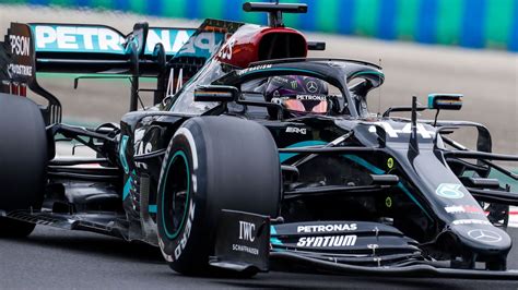 Enter the world of formula 1. Hungarian GP, Practice One: Lewis Hamilton ahead, Meredes ...