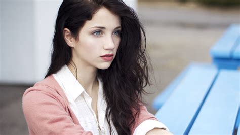 Windy Emily Rudd Sensual Gaze Long Hair Women Blue Eyes Brunette Looking Away Actress