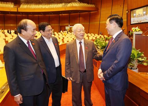 Qua 2 khóa tham gia bch tư, khi trở thành thủ tướng chính phủ, ông bước sang khóa thứ 2 làm ủy viên bộ chính trị. Đồng chí Phạm Minh Chính được Quốc hội bầu giữ chức Thủ ...