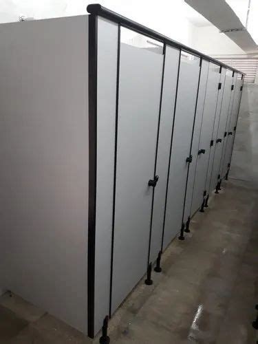 Hpl Rectangular Restroom Cubicle Partition At Rs 18500 In Ahmedabad