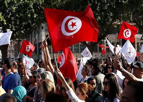 وتحولت مظاهرات وسط العاصمة تونس، إلى مصادمات ومناوشات بين الشرطة والمحتجين مظاهرات تونس. تونس تكشف عن رموز شبكة تمولها الإمارات