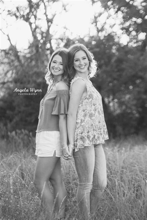 Pin By Allyson Bailey On Photo Poses ~ Friends In 2023 Sisters Photoshoot Poses Sisters