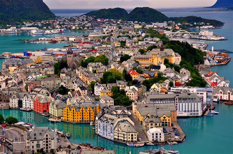35 Photos Of Ålesund Norway Most Colorful And Beautiful Town In The