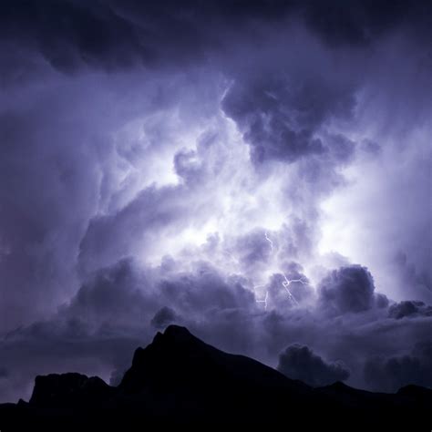 Man Makes 3d Thunder Cloud Ceiling That Flashes Like Lightning