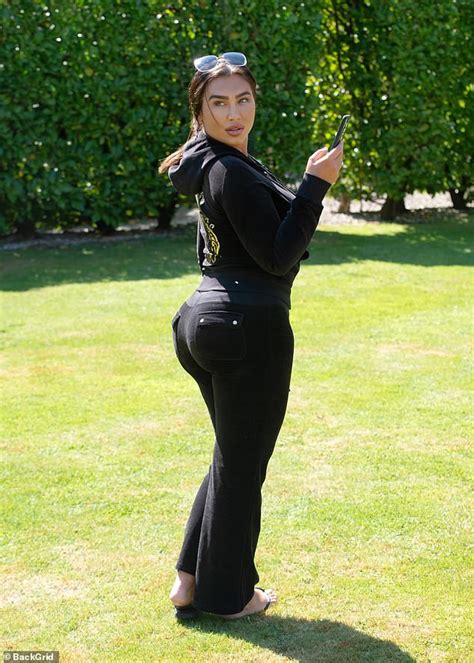 Lauren Goodger Shows Off Her Incredible Curves In Tight Jeans Showbiz