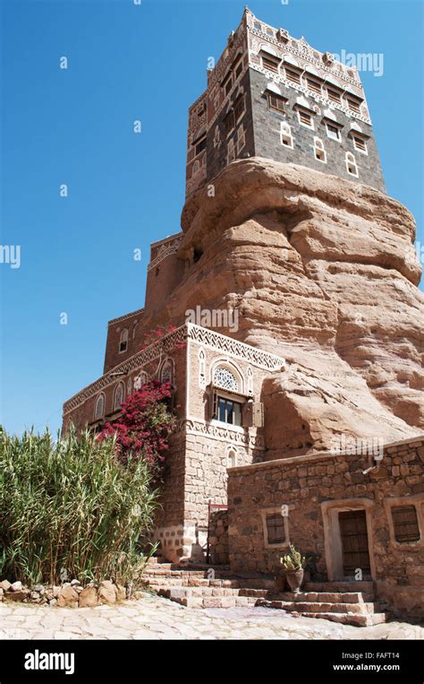 Dar Al Hajar Dar Al Hajar Die Rock Palace In Wadi Dhahr Tal