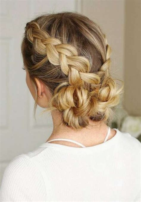 Plus de 45 idées de coiffure attachée - Coiffures - ZENIDEES