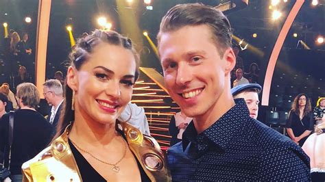 Dafür will er ihr einfach einmal danke sagen und ergreift nach ihrem gemeinsamen tanz das wort. Ihr "Let's Dance"-Tanz: Renata & Valentin hatten Gänsehaut ...