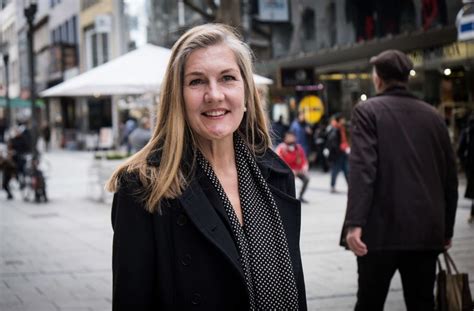 Buy on our secure website. OB-Wahl in Stuttgart: Veronika Kienzle will Problemlöserin ...