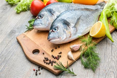 El pescado está cocinado cuando el ojo se ponga muy blanco, así que fijaros en esa señal. ¿Cómo cocinar el pescado para mantener todos sus nutrientes?