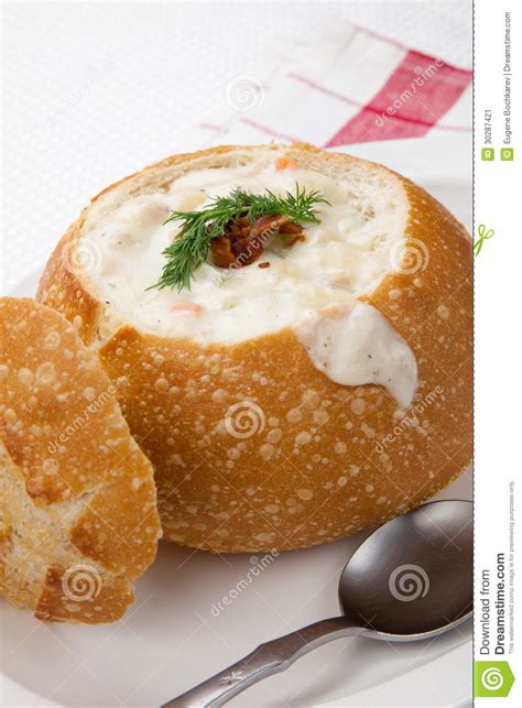 Stir in the clams and cook until heated through, about 2 minutes. Ragout De Palourde Dans Le Bol De Pain Image stock - Image ...