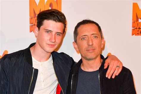 Gad elmaleh, sa drôle de vie. Gad Elmaleh et son fils Noé : entre père et fils pour les ...