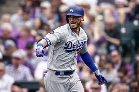 Cody Bellinger Continues Hot Start Dodgers Win 10 6 True Blue La