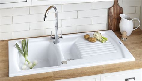 Ceramic sinks are available in many different styles. small kitchen sink with draining board | Wastafel, Desain ...