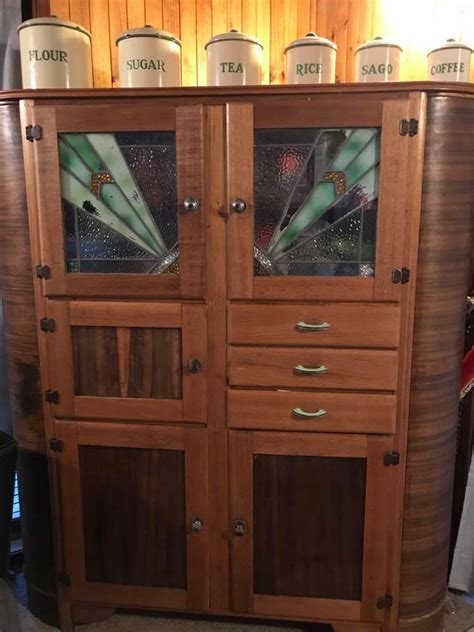 Refresh your kitchen with new kitchen cabinets at keystone kitchens we carry different models of cabinets just for you we could also make custom cabinets! Ideas For Vintage Kitchen Cabinets - Recycled Interiors ...