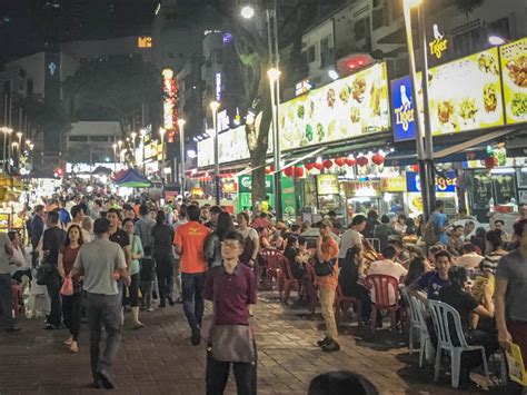 Jalan alor is a one way street at the heart of the bukit bintang district in the kuala lumpur city center. 7 Must Try Food Experiences In Kuala Lumpur - The Roaming Fork