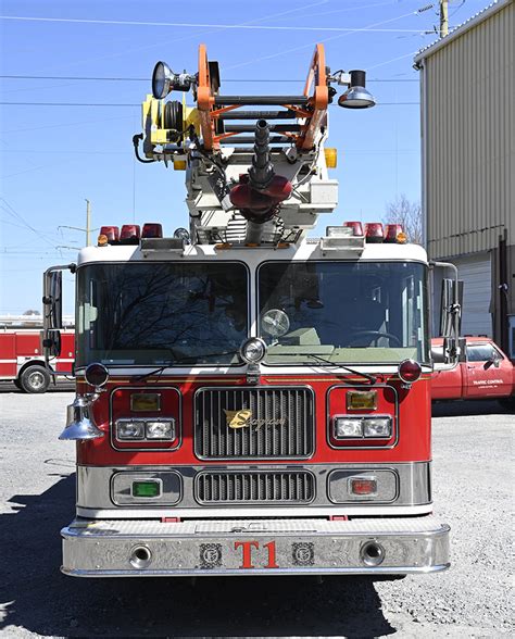 Sold Sold Sold 2007 Seagrave 100 Aerial Ladder Command Fire Apparatus