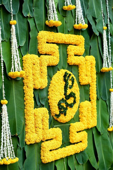 Bring A Tropical Twist To Your Wedding Decor With Lush Banana Leaves