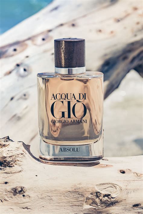 Enjoy the aromatic and fresh fragrance with citrus notes. Acqua Di Gio Absolu Giorgio Armani colonie - un parfum de ...