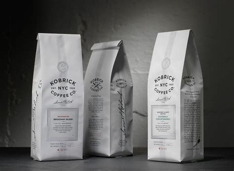 I live hundreds of miles away but i've been hearing about this place for a while now. Work: Kobrick Coffee Roasters | 라벨 디자인, 컵 디자인, 음료