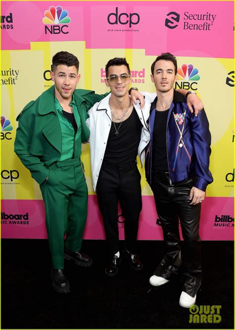 May 29, 2021 · a post shared by priyanka chopra jonas (@priyankachopra) she also showered him with praise on the night of the billboards, saying husband appreciation post. Host Nick Jonas Gets Support from Wife Priyanka Chopra at ...