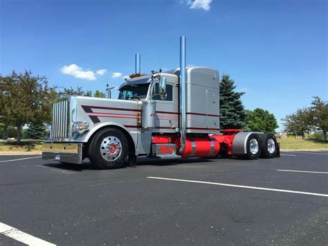 Semi Truck Pinstriping