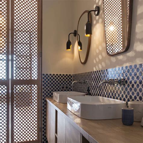 A bathroom backsplash is more than just a standard contrivance of cleanliness, but a chance to upgrade your bathroom in a subtle fashion that is just as impossible to ignore. 10 Stylish Bathroom Backsplashes