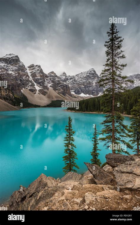 Turquoise Moraine Lake Snow Covered Mountains Valley Of The Ten Peaks