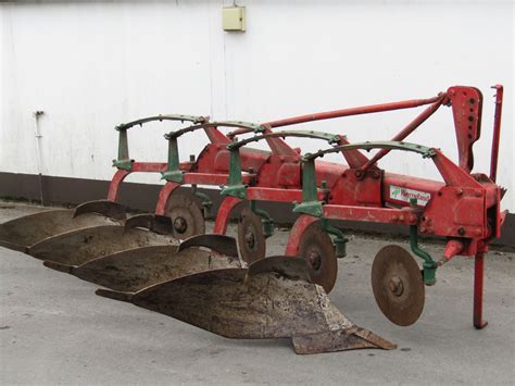 Kverneland 4 furrow conventional Plough | Clarke Machinery